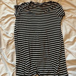 A pea in the pod maternity/nursing top XS